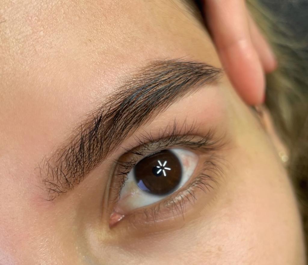 diseño de cejas y depilación con hilo cali
